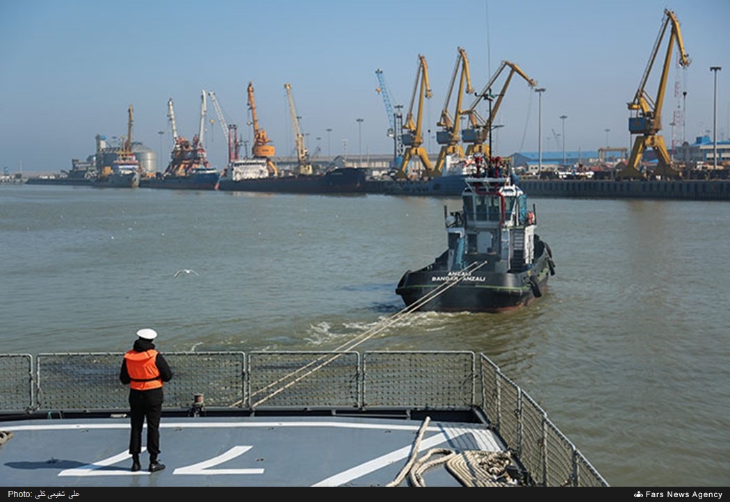 April 2017 naval parade in Bandar Anzali (07).jpg
